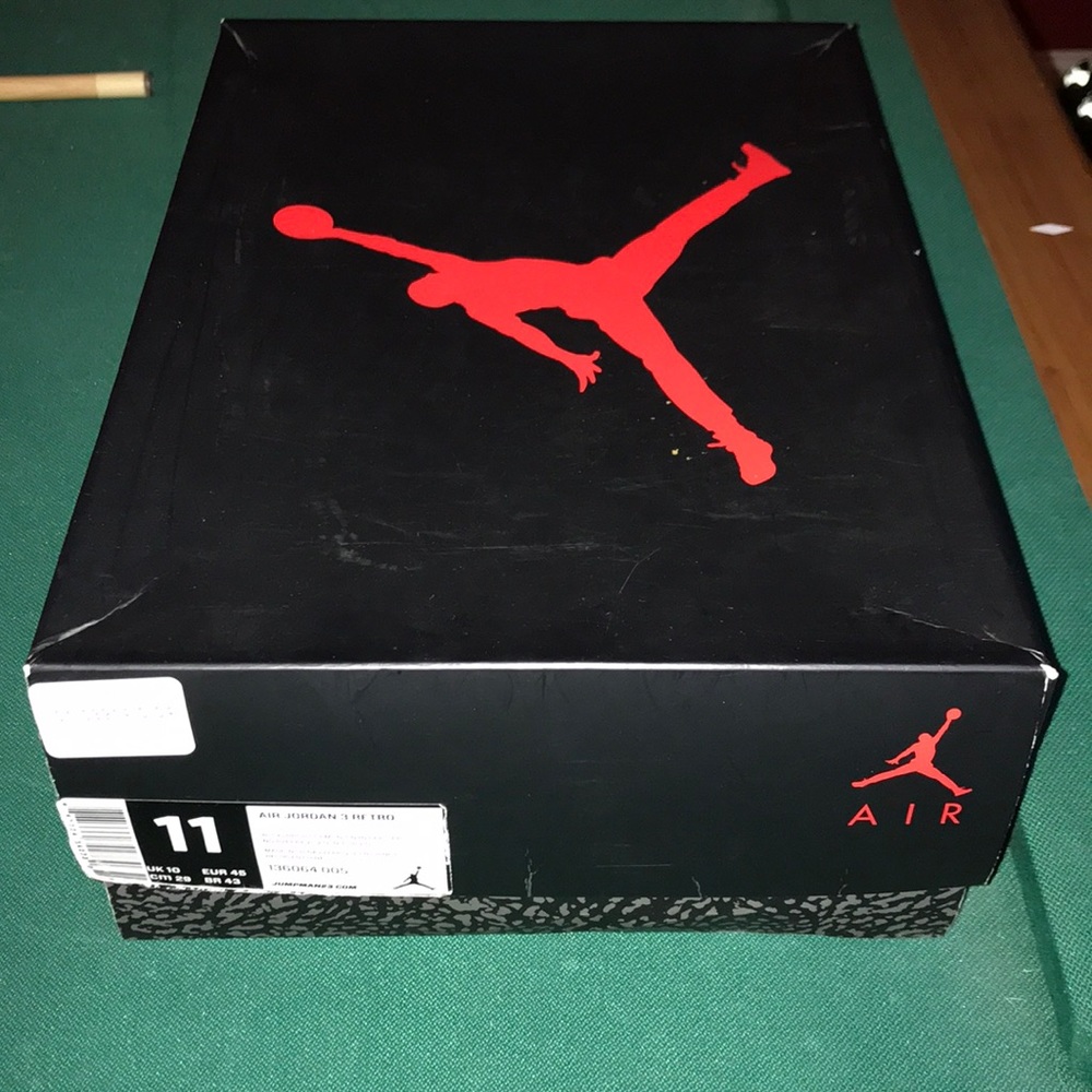 Crimson 3’s, retro air Jordan, size 11